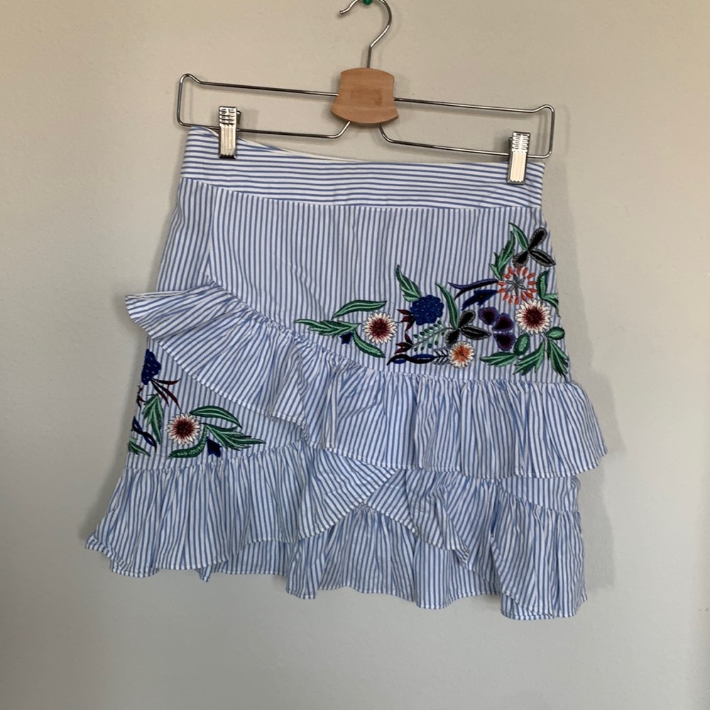 Floral embroidery mini skirt